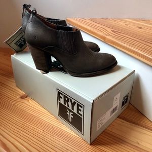 Frye Ilana Shootie - color Smoke - Size 10